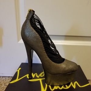 London Trash Pewter Pumps/Heels